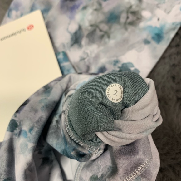 Lululemon align hr pant 25” - Picture 7 of 8